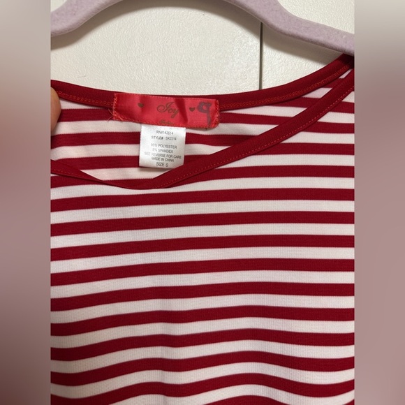 Red and White Sleeveless Sheath Dress with Crew Neck - Picture 2 of 4